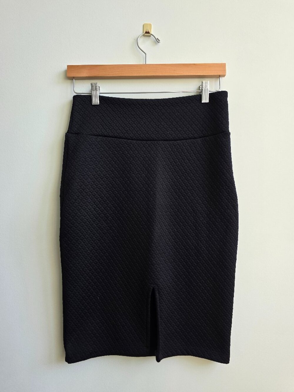 Bebe Black Diamond-Quilted Geometric Relief Patterned Pencil Skirt, Size Small
